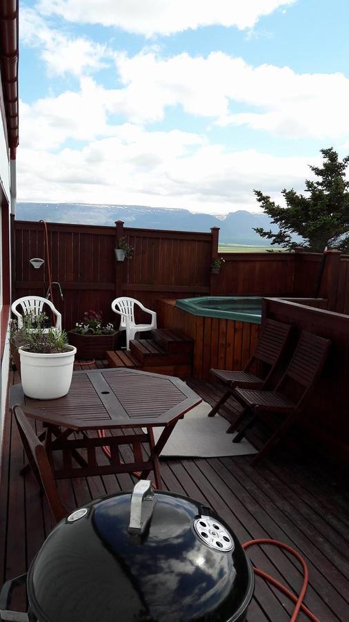 Bed and Breakfast Glaesibaer Reynistadur Exterior foto